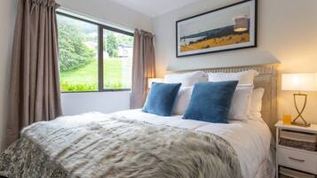 2 bedrooms, iron/ironing board, free cribs/infant beds, free WiFi