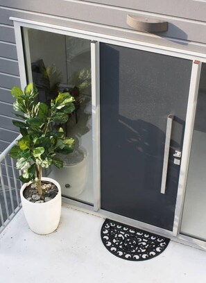 Balcony - Remarkable Lake View Townhouse Queenstown Hill (Queenstown)