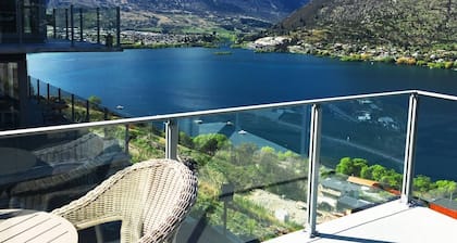 Remarkable Lake View Townhouse Queenstown Hill