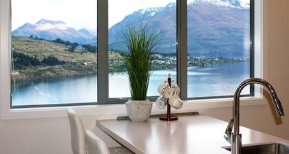 Remarkable Lake View Townhouse Queenstown Hill