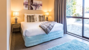 Unclassified image, 4 of 36, button - Large Distinctive AND Spacious Family Home (Queenstown)