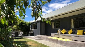 Unclassified image, 5 of 36, button - Large Distinctive AND Spacious Family Home (Queenstown)