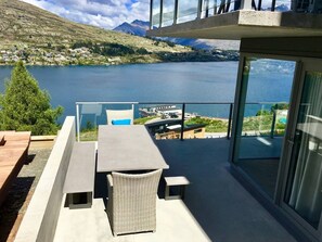 Balcony - Lake View Apartment Queenstown Hill (Queenstown)
