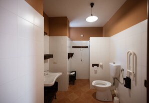 公寓 (La Carbonaia - Bilo 3 Adults) | 浴室 | 淋浴設備、坐浴桶、毛巾