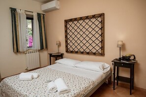 Individually decorated, individually furnished, cots/infant beds - Villa Palamara 1868 (Cefalù)