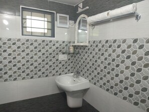 Ducha, cabezal de ducha con hidromasaje, artículos de tocador gratuitos