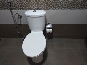 Family Villa, Mountain View, Garden Area | Bathroom | Shower, hydromassage showerhead, free toiletries, towels - Rainforest Kanthalloor (Devikolam)