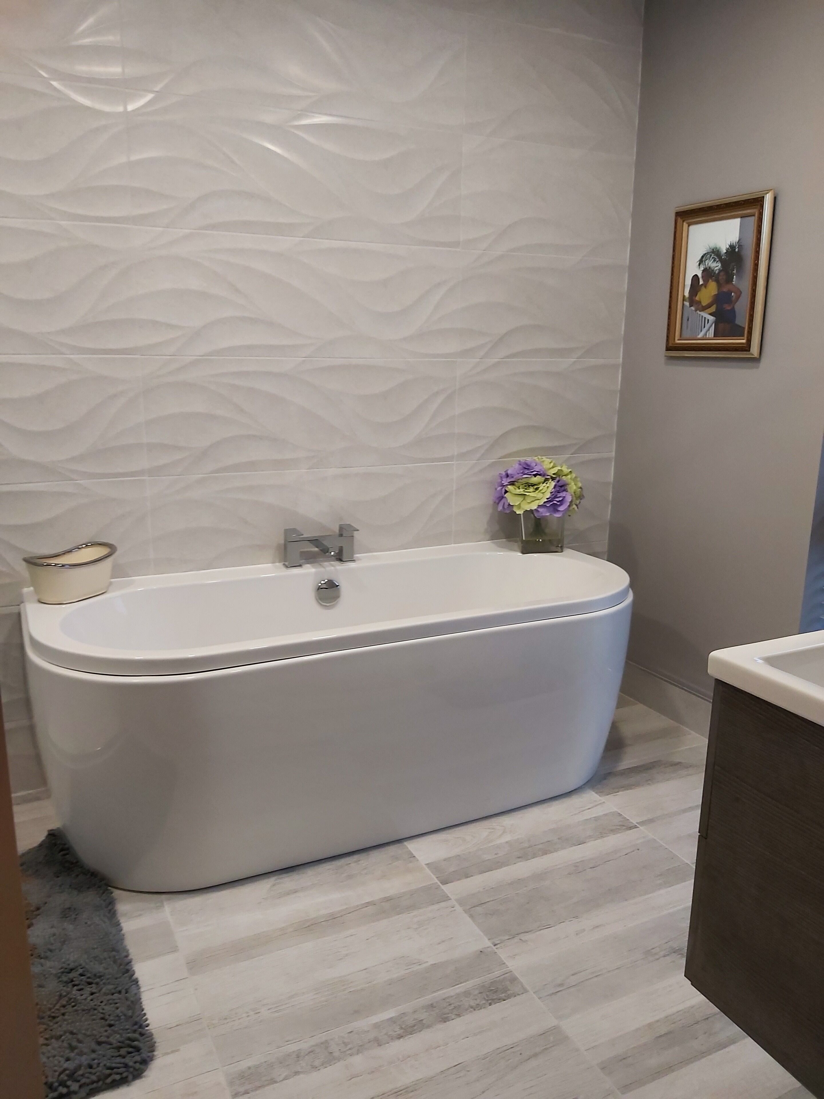 Comfort Double Room | Bathroom | Shower, rainfall showerhead, free toiletries, hair dryer