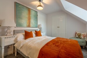 4 soverom, strykejern/-brett, internettilgang og sengetøy