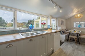 Réfrigérateur, micro-ondes, four, lave-vaisselle