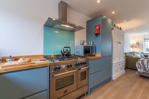 Fridge, microwave, dishwasher, coffee/tea maker