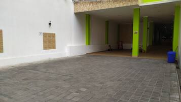 Parkir mandiri gratis