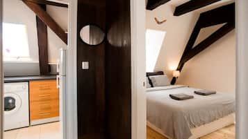 1 Schlafzimmer, Schreibtisch, Bügeleisen/Bügelbrett, Reisekinderbett