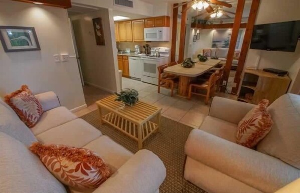 En 32-tommers Flatskjerm-TV med kabel-kanaler samt TV