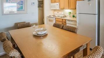 Condo, 1 Bedroom, Oceanfront | In-room dining
