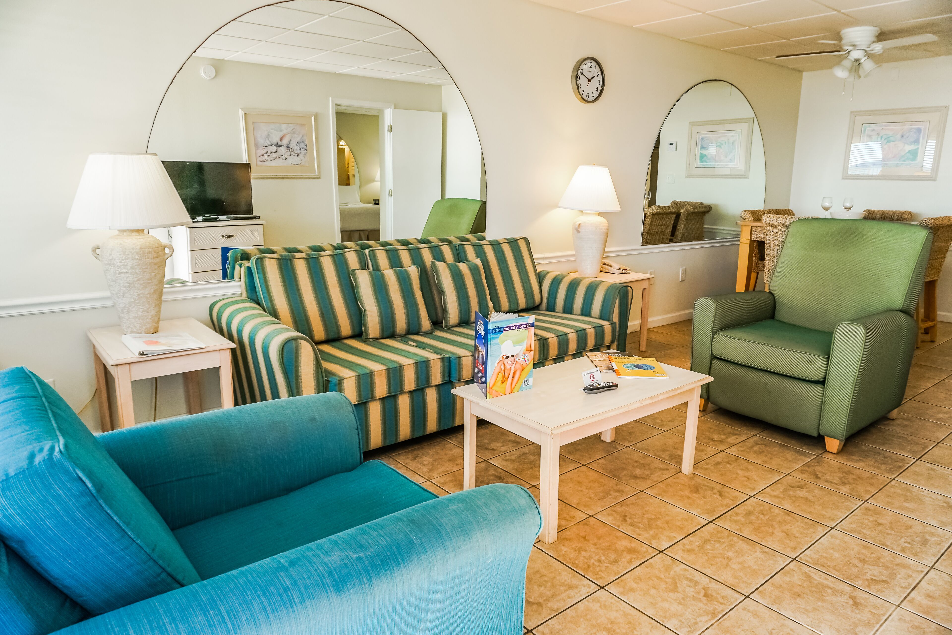 Condo, 1 Bedroom, Partial Ocean View | Living area