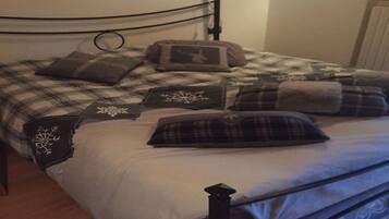 3 bedrooms, iron/ironing board, WiFi, bed sheets