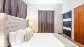 3 Bedroom Family Apartment | 2 dormitorios, ropa de cama hipoalergénica, decoración individual