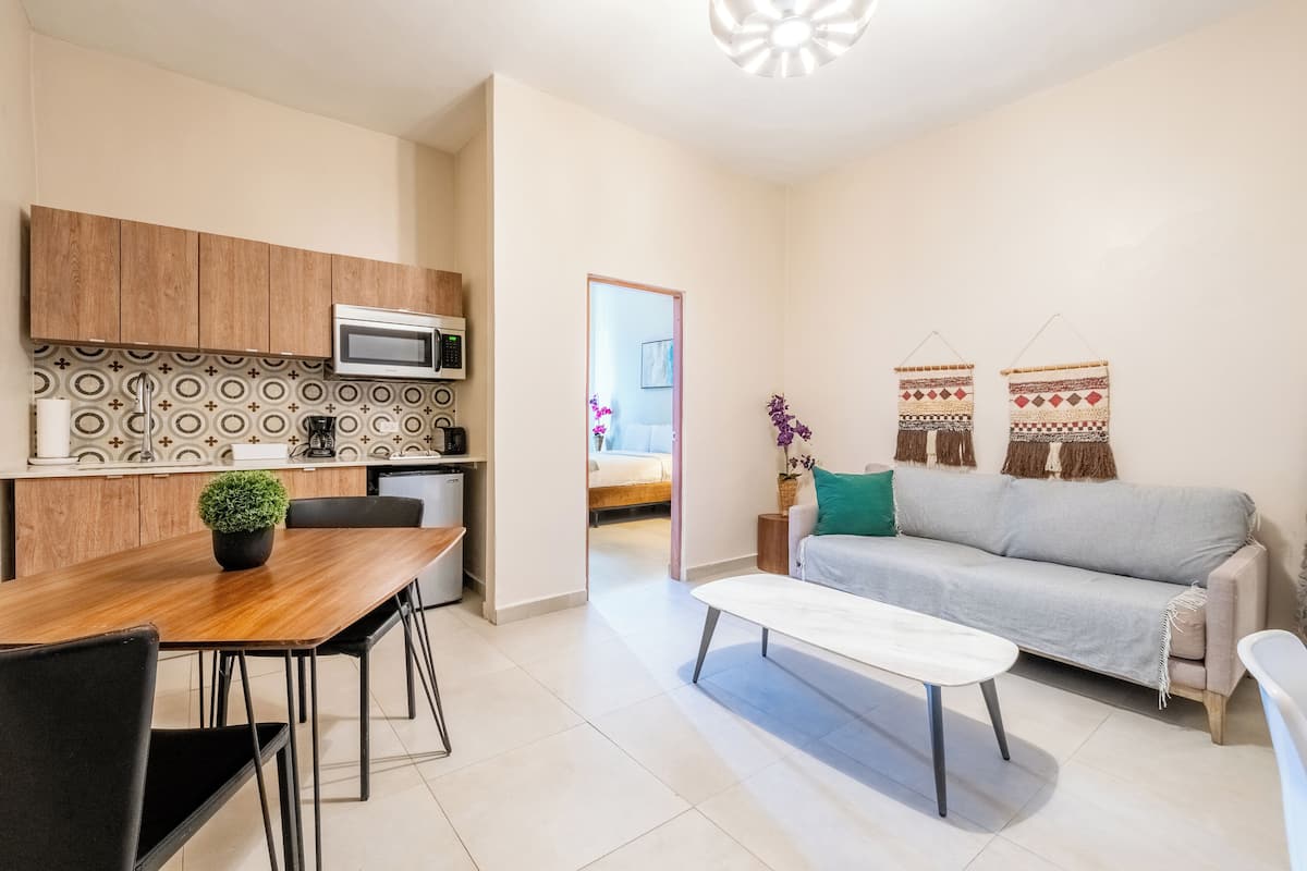 Apartment | Private kitchen | Microwave, coffee/tea maker, toaster, spices