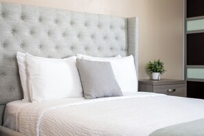 Apartamento, 4 quartos | Roupas de cama antialérgicas, individualmente decorados