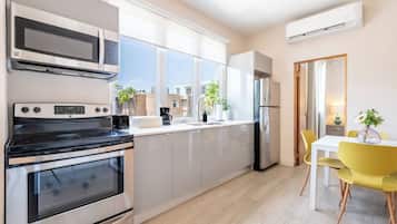 2 Bedroom Apartment | ์ ์ฉ ์ฃผ๋ฐฉ | ์ ์๋ ์ธ์ง, ์ปคํผ/ํฐ ๋ฉ์ด์ปค, ํ ์คํฐ, ์๋
/ํฅ์ ๋ฃ