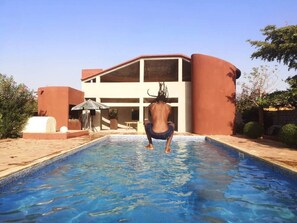 Outdoor pool - Studio 1 - Comfortable double room in Guesthouse  (Ngaparou)