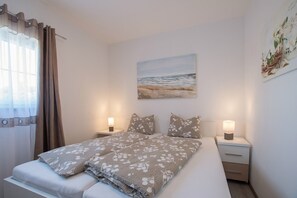 2 bedrooms, free WiFi, bed sheets - A two bedroom holiday apartment with swimming pool - Lavanda 1 (Buje)