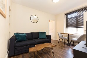 Lejlighed | Opholdsområde | 44-tommers fladskærms-tv med digitale kanaler, tv