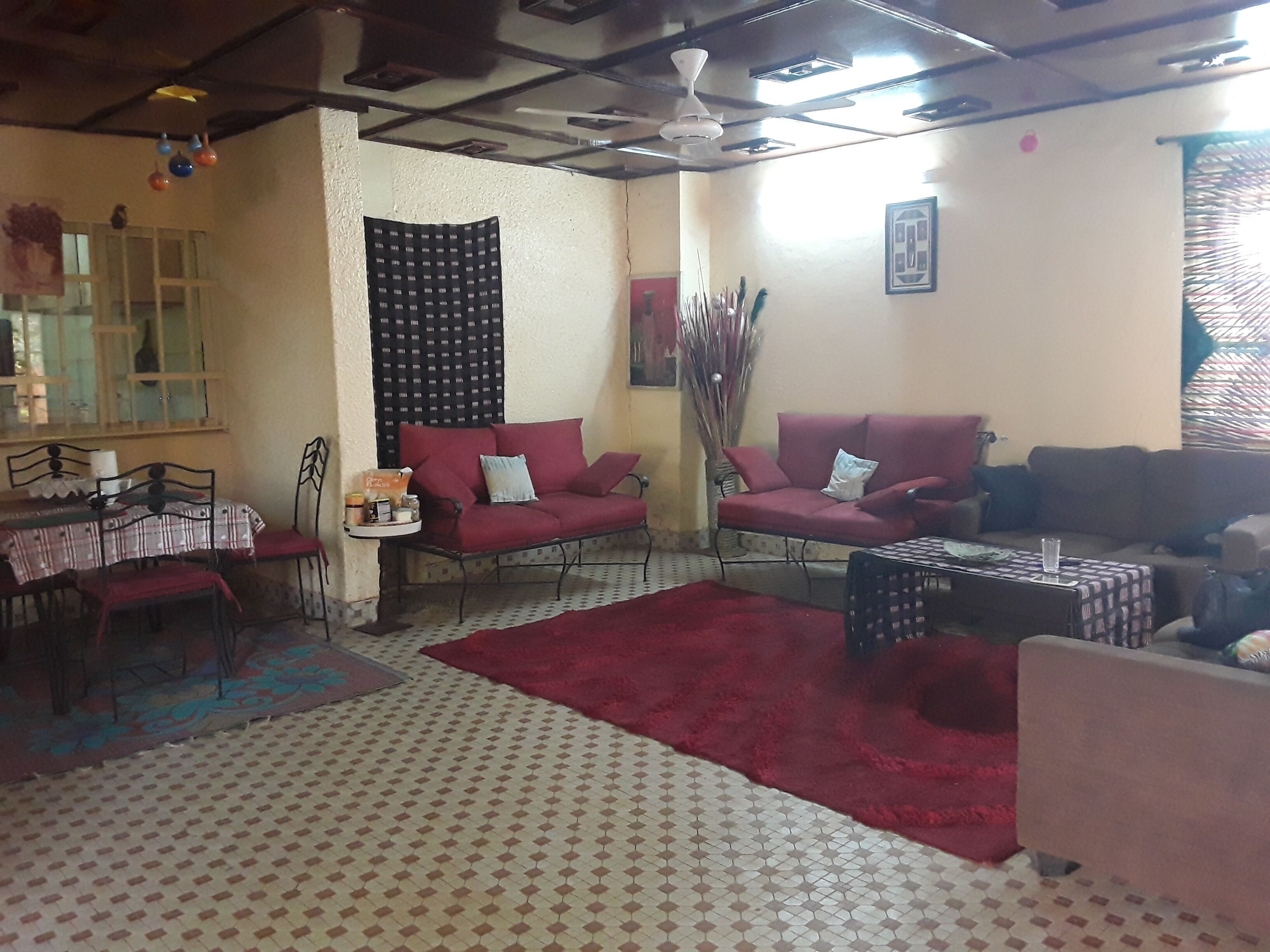 Twin kamer | Individueel gedecoreerd, individueel gemeubileerd, een bureau