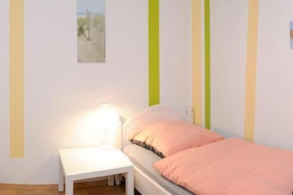Escritorio, sistema de insonorización, camas supletorias y wifi gratis