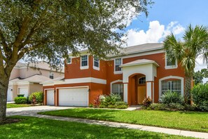 7 عدّة غرف نوم وبديكورات فريدة لكل غرفة وطراز فريد لكل وحدة