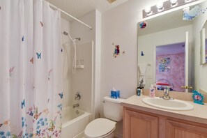 House (7 Bedrooms, 6 Bathrooms) | Bathroom