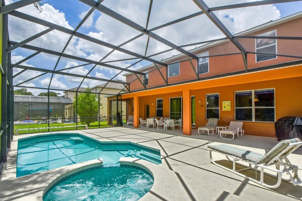 حمام سباحة خاص