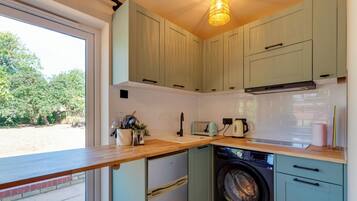 Frigorifero, microonde, tostapane, pentole/stoviglie/utensili