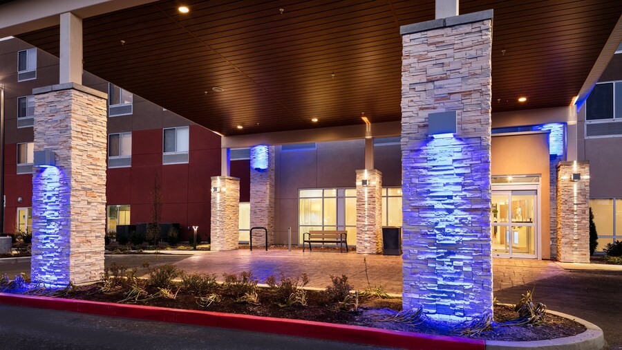 Holiday Inn Express & Suites Bend South by IHG