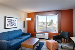 Individually decorated, individually furnished, desk, laptop workspace - Holiday Inn Express & Suites Bend South by IHG (Bend)
