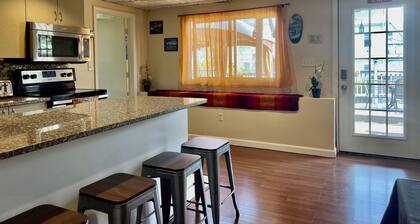 Cozy Modern 2 Bedrooms Apartment Close to Boston