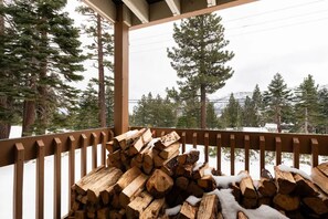 Property grounds - Discovery Four 109-Mountain Rustic Cabin in the woods! (Mammoth Lakes)