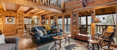 Fernseher, Kamin, DVD-Player, Bücher