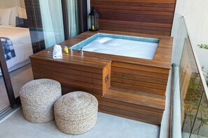 Luxo Twin | Private spa tub