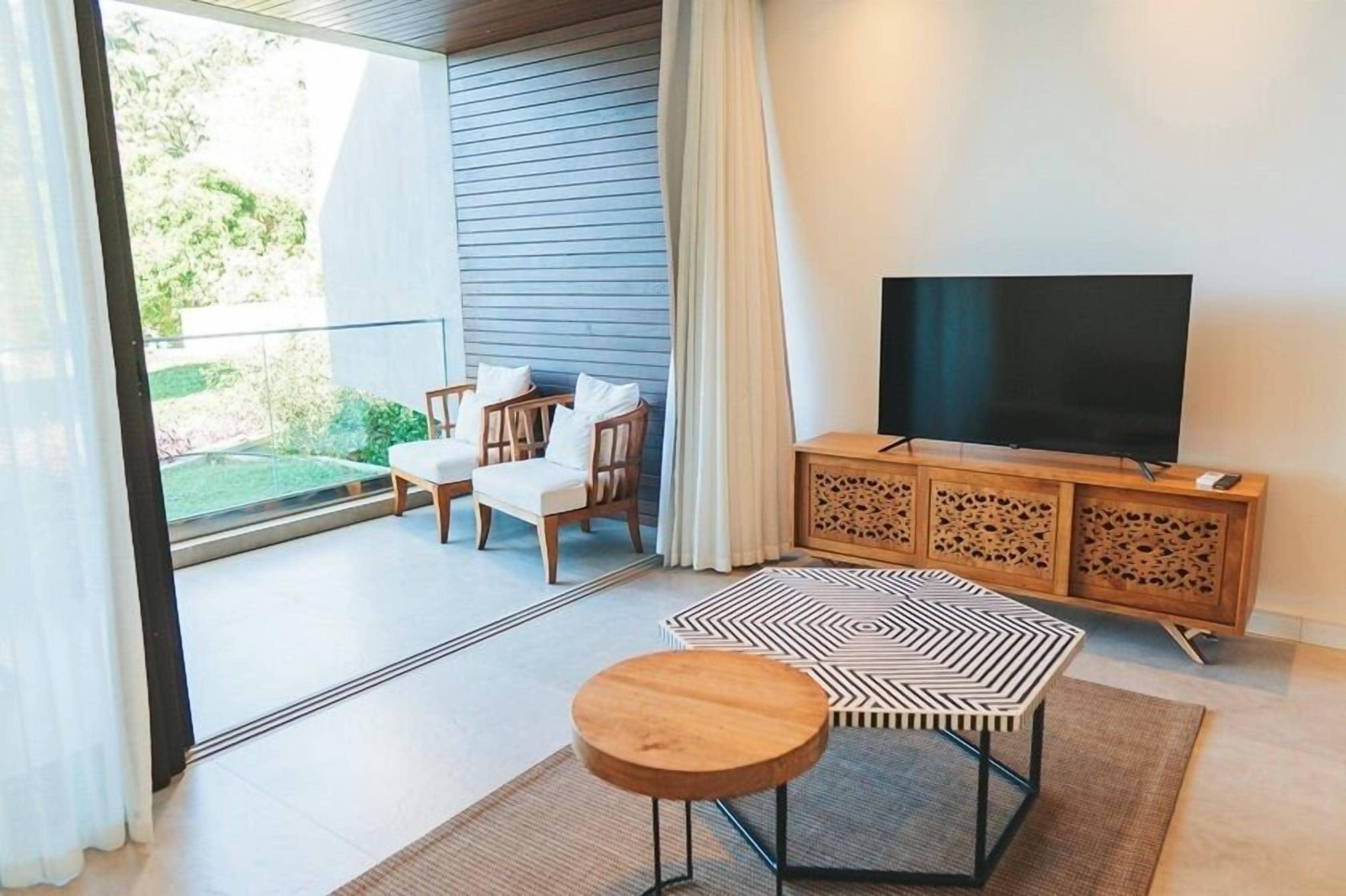 presidential duplex | living area | 43-inch tv with digital channels