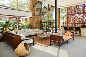 Lobby lounge