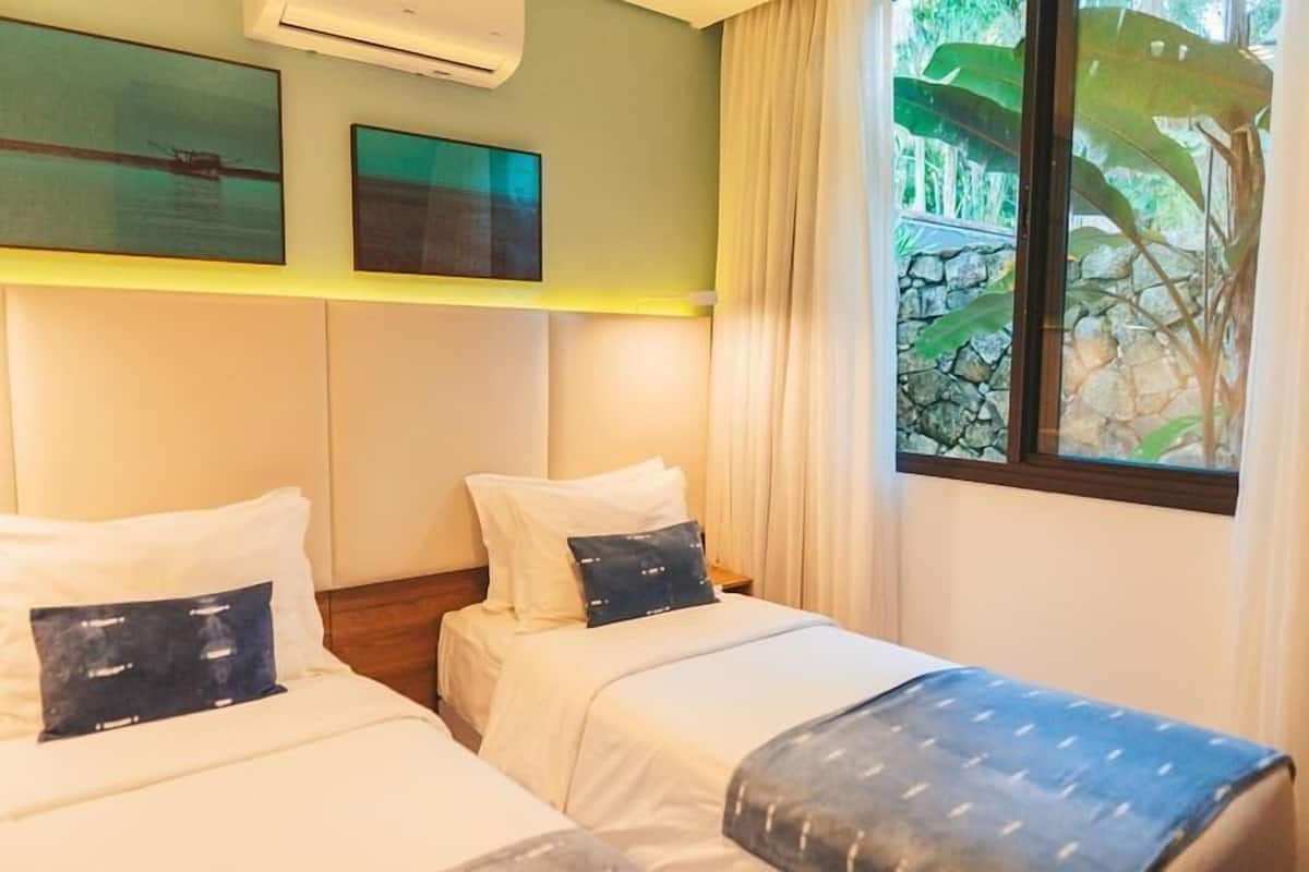 1 bedroom, premium bedding, minibar, in-room safe