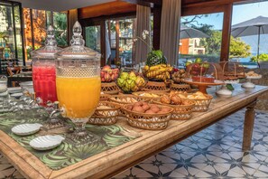 Petit déjeuner buffet compris tous les jours