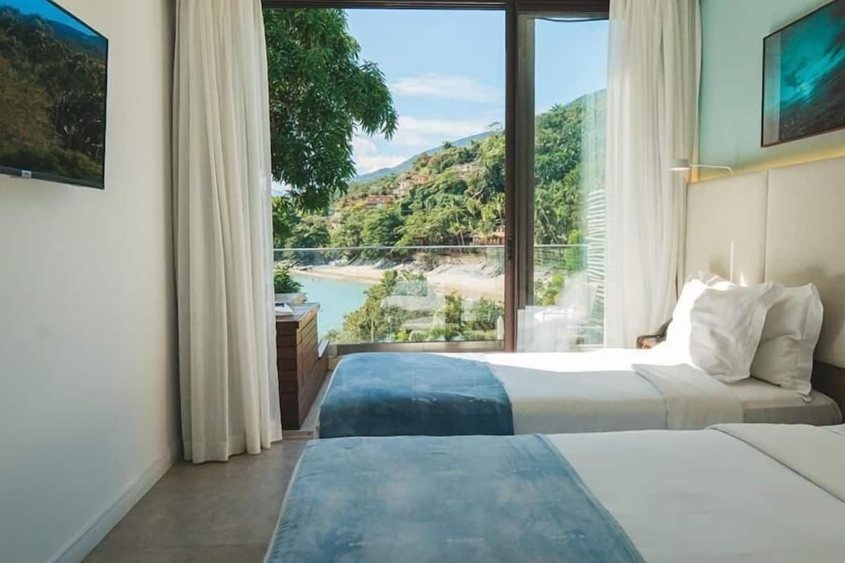 1 bedroom, premium bedding, minibar, in-room safe