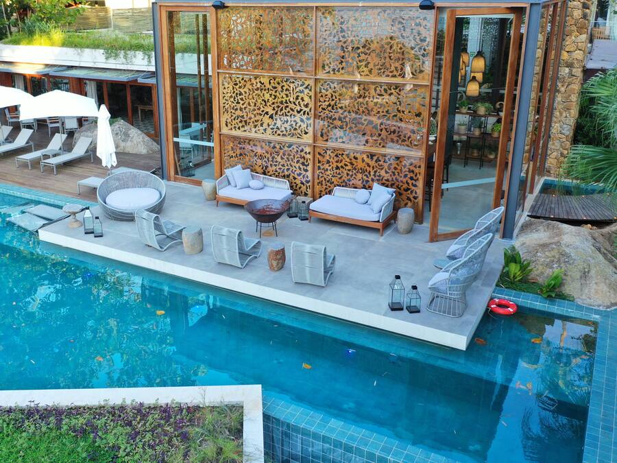 Outdoor pool, pool umbrellas, sun loungers