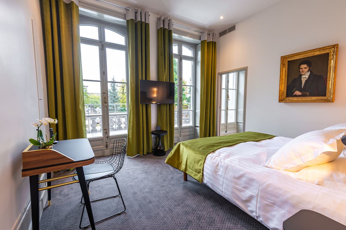 superior room | 1 bedroom, premium bedding, minibar, in-room safe