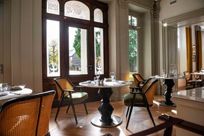 Bar (in der Unterkunft)