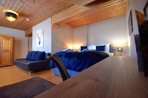 Eenvoudige tweepersoonskamer | Lakens van Egyptisch katoen, luxe beddengoed, individueel gedecoreerd