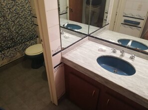 Apartment, 2 Schlafzimmer | Badezimmer | Dusche, Regendusche, Haartrockner, Handtücher